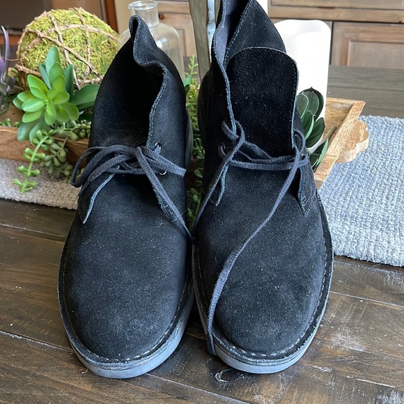 Selling my CLARKS CHUKKA BOOTS Sz. 13. purchased but too big. Mint cond w/NO BOX main image 4